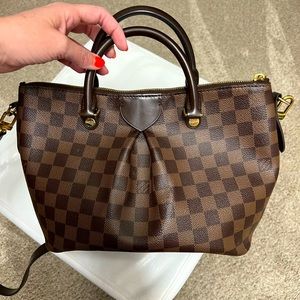 AUTHENTIC Louis Vuitton Siena PM in Damier Ebene.